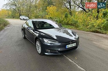Tesla Model S  2020
