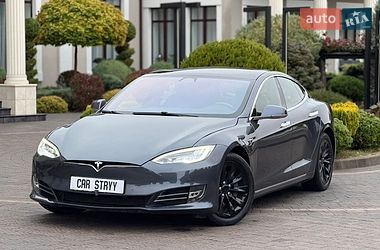 Tesla Model S  2020