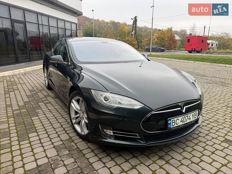 Ліфтбек Tesla Model S 2013 в Львові