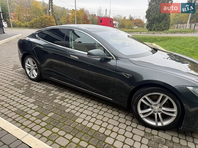 Ліфтбек Tesla Model S 2013 в Львові