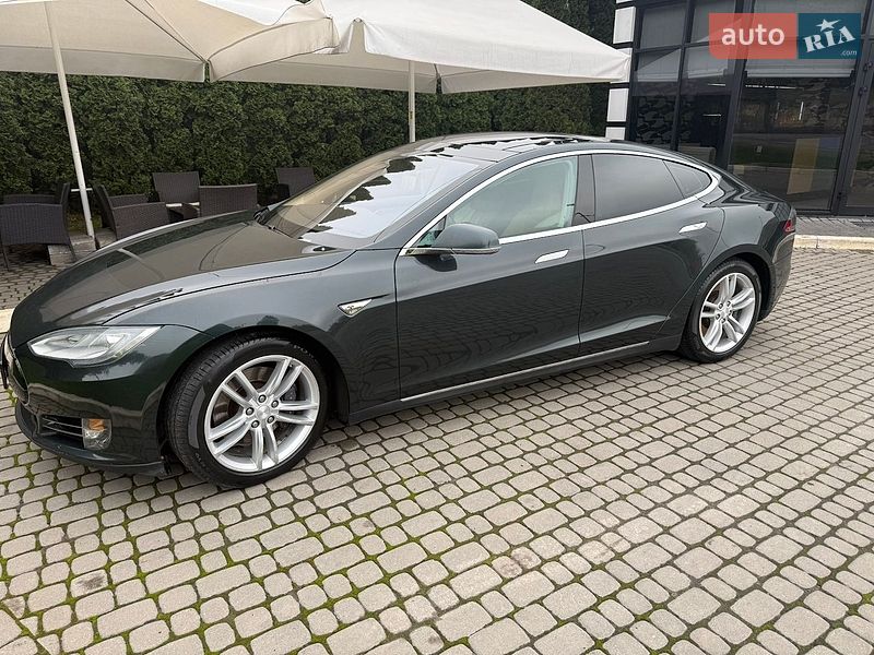 Ліфтбек Tesla Model S 2013 в Львові