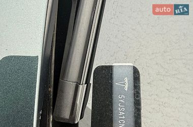 Ліфтбек Tesla Model S 2013 в Львові