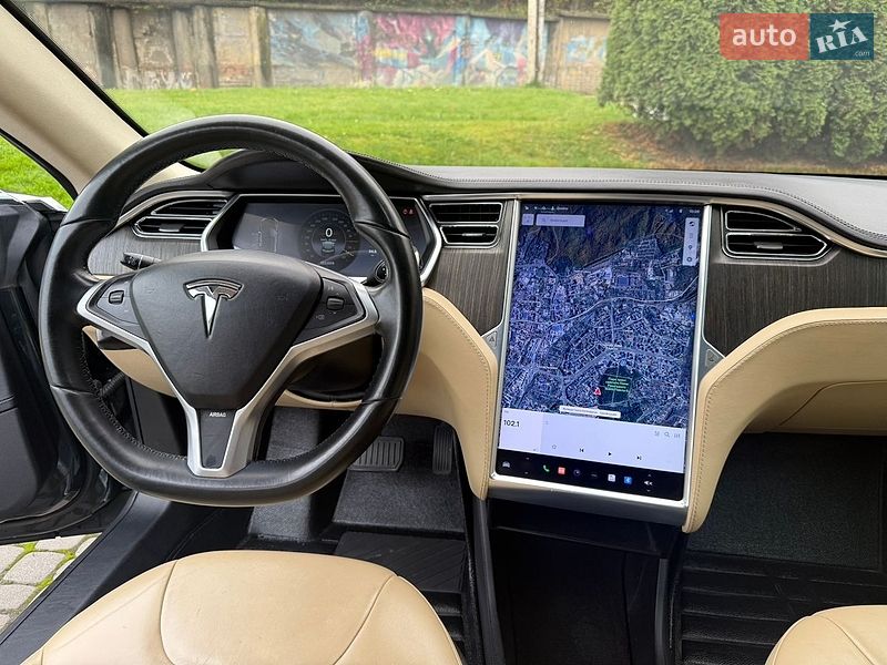 Ліфтбек Tesla Model S 2013 в Львові