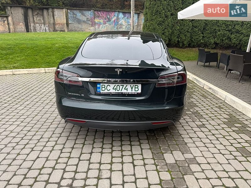Ліфтбек Tesla Model S 2013 в Львові