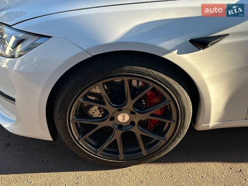 Ліфтбек Tesla Model S 2021 в Києві