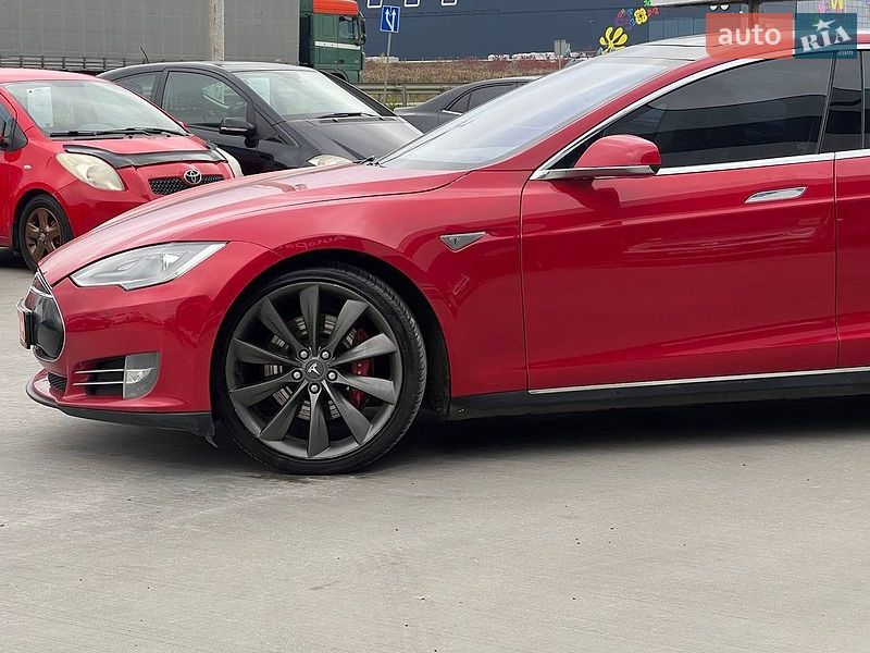 Лифтбек Tesla Model S 2013 в Львове