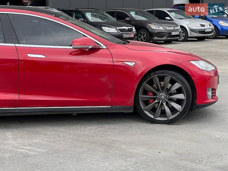 Лифтбек Tesla Model S 2013 в Львове