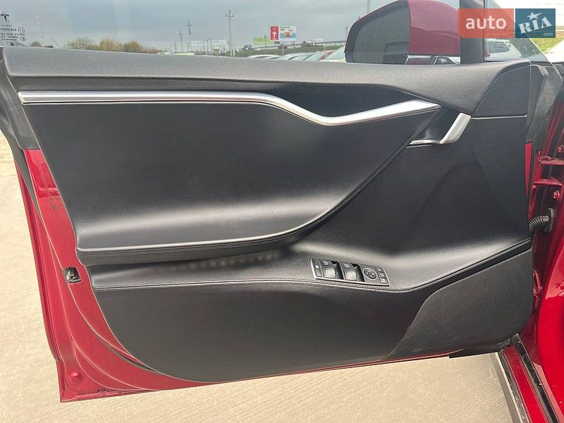 Лифтбек Tesla Model S 2013 в Львове