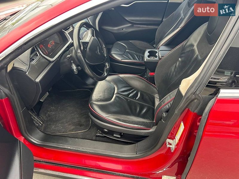 Лифтбек Tesla Model S 2013 в Львове