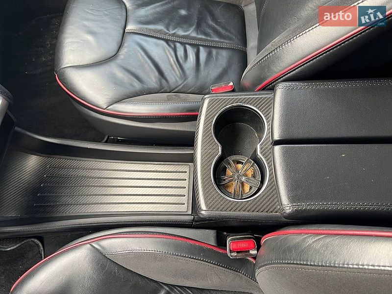 Лифтбек Tesla Model S 2013 в Львове
