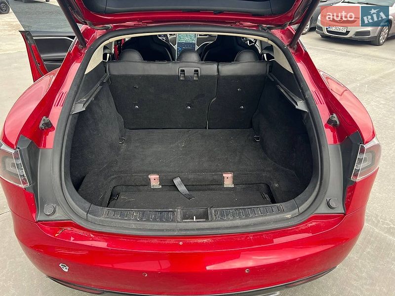 Лифтбек Tesla Model S 2013 в Львове