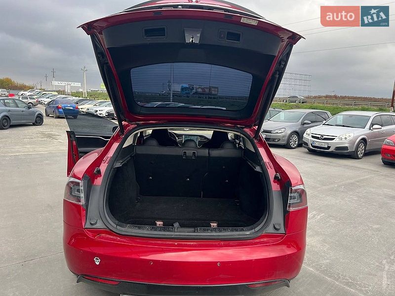 Лифтбек Tesla Model S 2013 в Львове