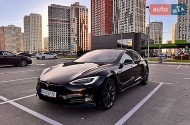 Tesla Model S  2020