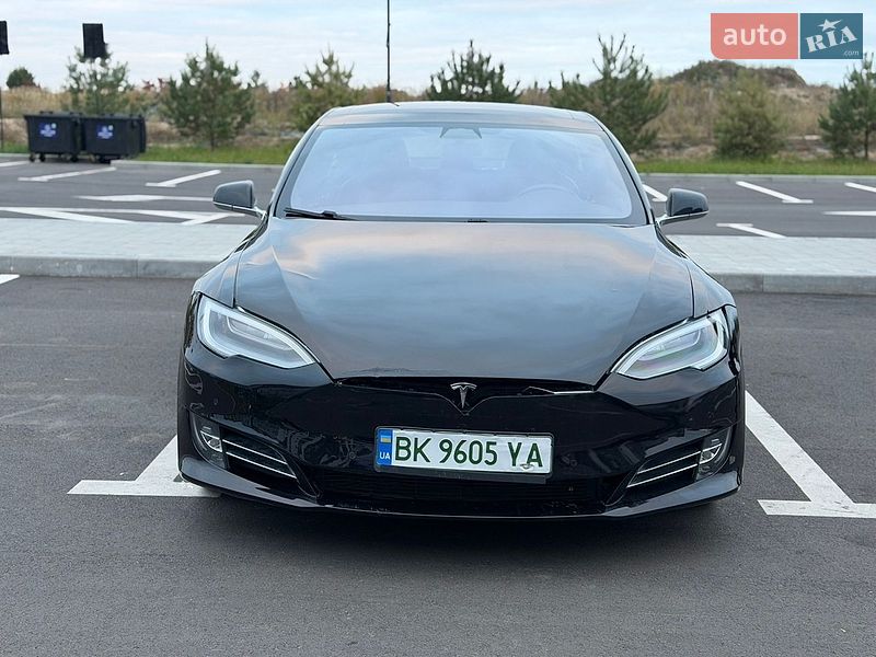 Лифтбек Tesla Model S 2017 в Ровно