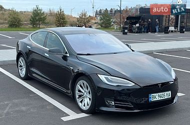 Лифтбек Tesla Model S 2017 в Ровно