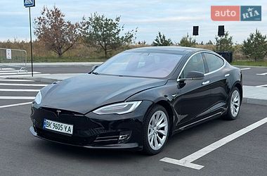 Лифтбек Tesla Model S 2017 в Ровно