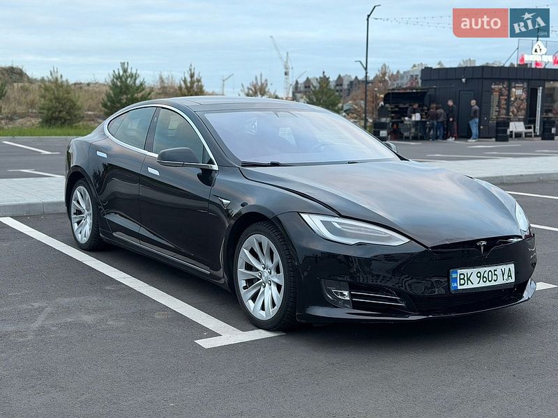 Лифтбек Tesla Model S 2017 в Ровно