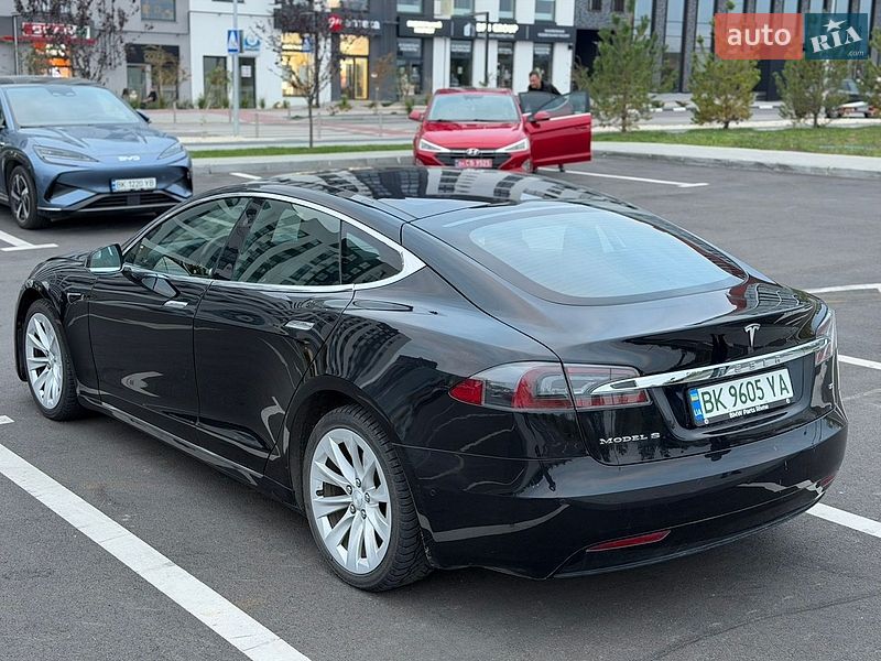Лифтбек Tesla Model S 2017 в Ровно
