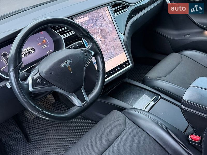 Лифтбек Tesla Model S 2017 в Ровно