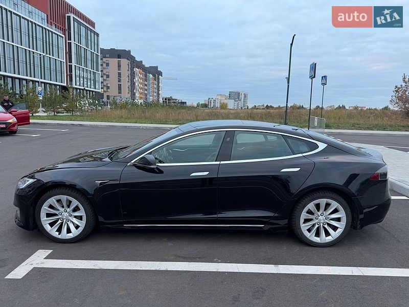 Лифтбек Tesla Model S 2017 в Ровно