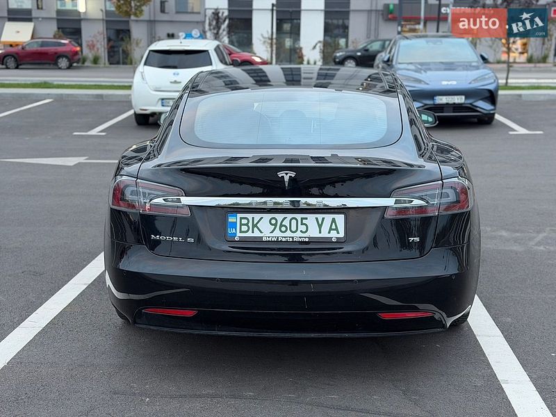 Лифтбек Tesla Model S 2017 в Ровно