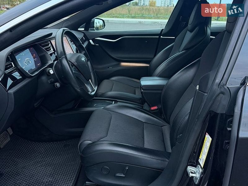 Лифтбек Tesla Model S 2017 в Ровно