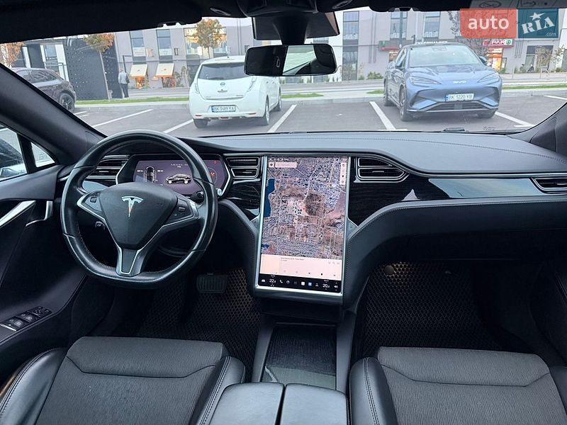 Лифтбек Tesla Model S 2017 в Ровно