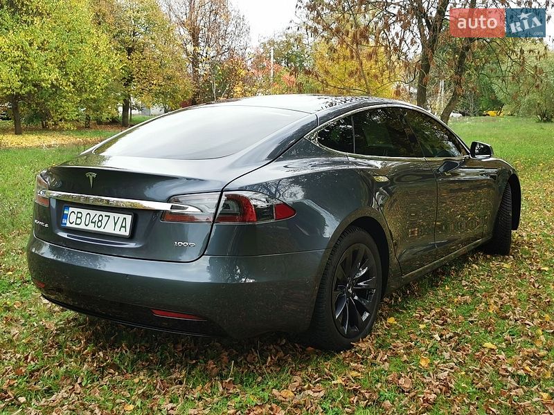 Лифтбек Tesla Model S 2018 в Прилуках