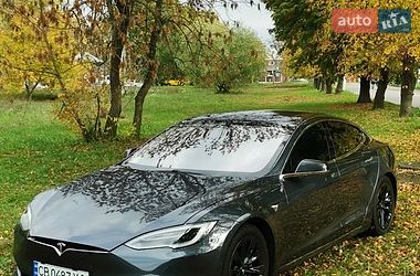 Лифтбек Tesla Model S 2018 в Прилуках