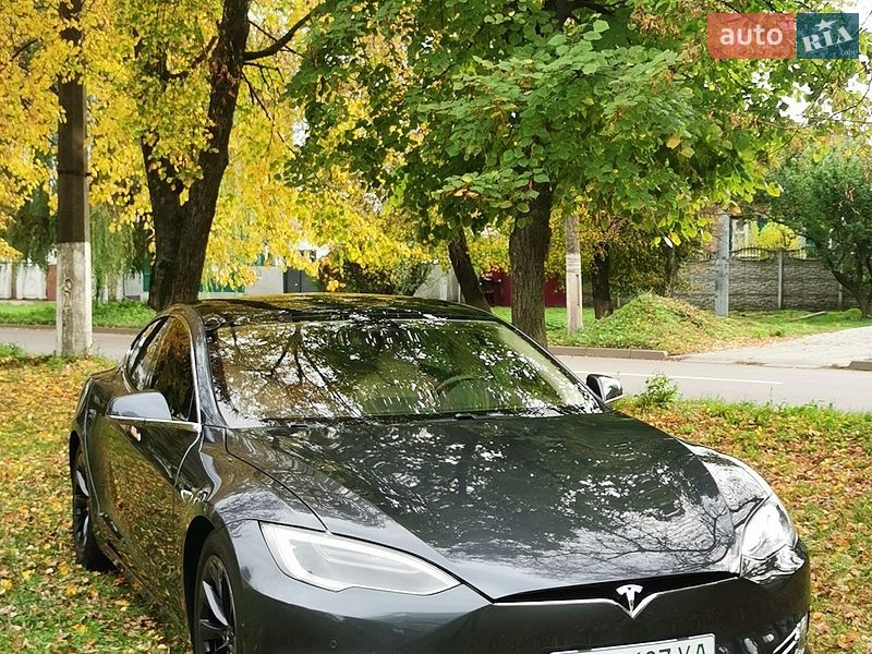 Лифтбек Tesla Model S 2018 в Прилуках