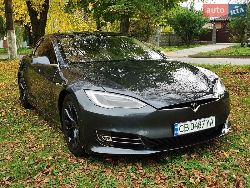 Лифтбек Tesla Model S 2018 в Прилуках