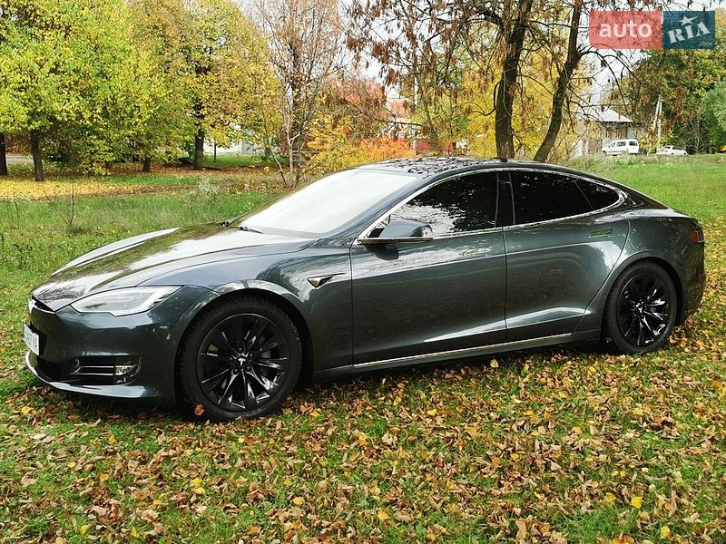 Лифтбек Tesla Model S 2018 в Прилуках