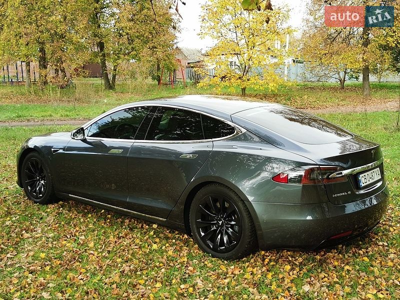 Лифтбек Tesla Model S 2018 в Прилуках