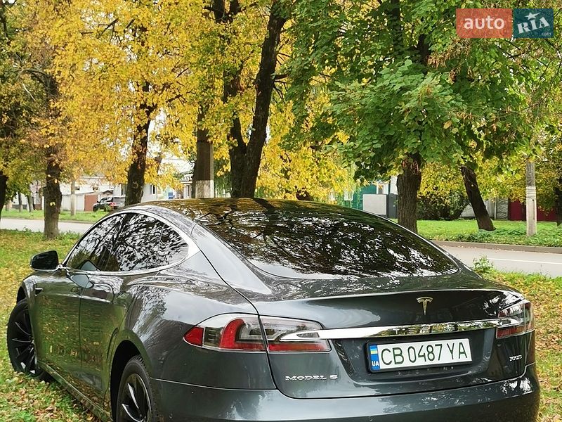Лифтбек Tesla Model S 2018 в Прилуках