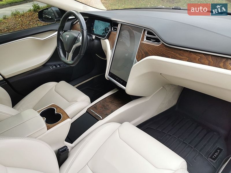 Лифтбек Tesla Model S 2018 в Прилуках