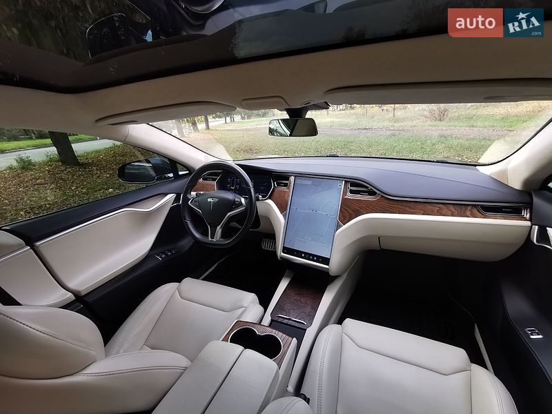 Лифтбек Tesla Model S 2018 в Прилуках