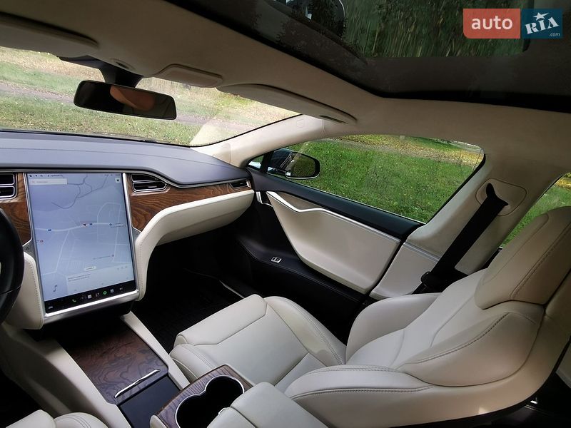 Лифтбек Tesla Model S 2018 в Прилуках