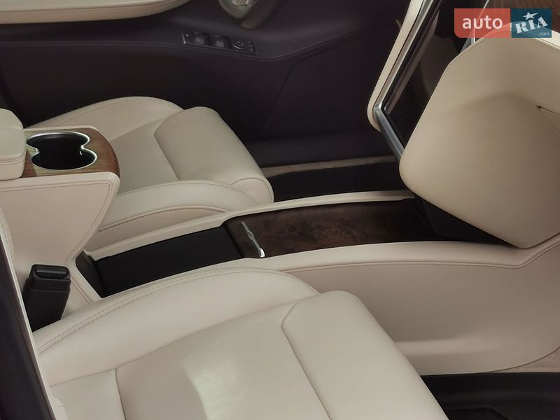 Лифтбек Tesla Model S 2018 в Прилуках