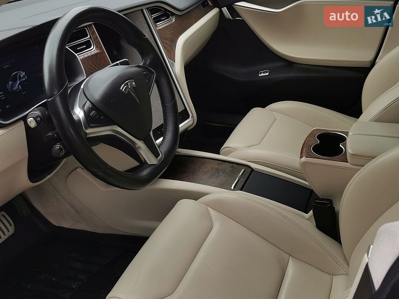 Лифтбек Tesla Model S 2018 в Прилуках