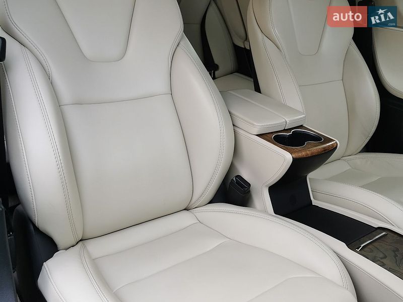 Лифтбек Tesla Model S 2018 в Прилуках