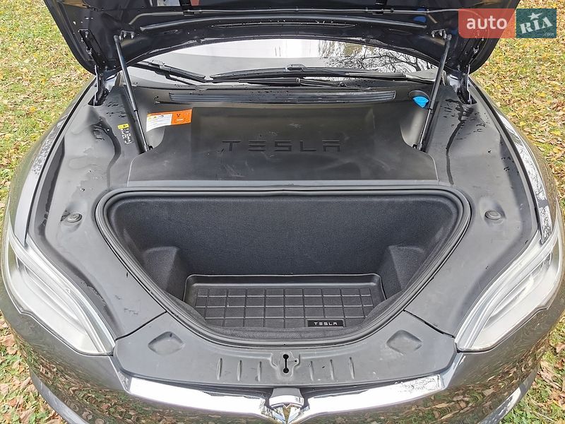 Лифтбек Tesla Model S 2018 в Прилуках