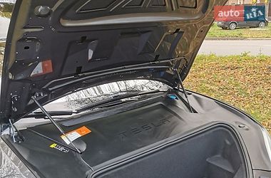 Лифтбек Tesla Model S 2018 в Прилуках