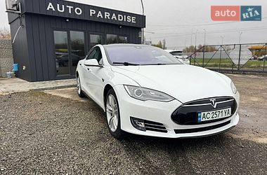 Tesla Model S 2015