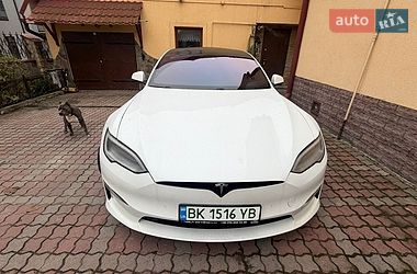 Tesla Model S  2021