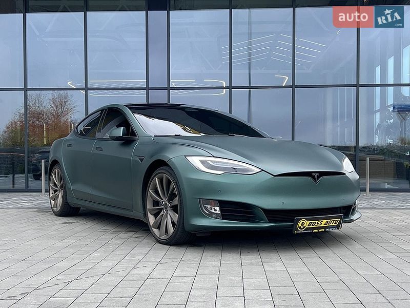 Лифтбек Tesla Model S 2018 в Львове