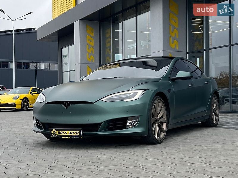 Лифтбек Tesla Model S 2018 в Львове
