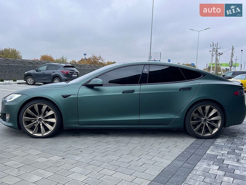 Лифтбек Tesla Model S 2018 в Львове