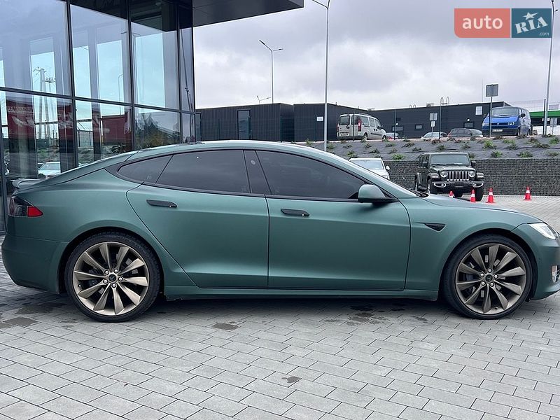 Лифтбек Tesla Model S 2018 в Львове