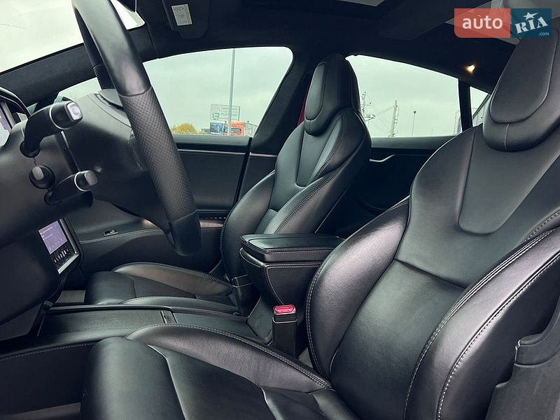 Лифтбек Tesla Model S 2018 в Львове