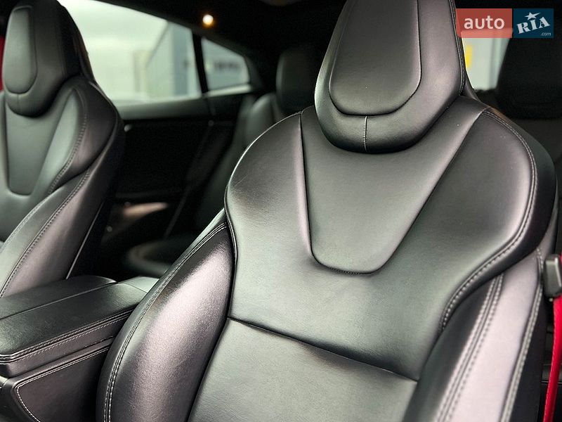Лифтбек Tesla Model S 2018 в Львове